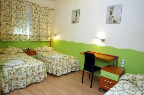 Hostal De La Torre Hostal Economico Valladolid Exterior photo